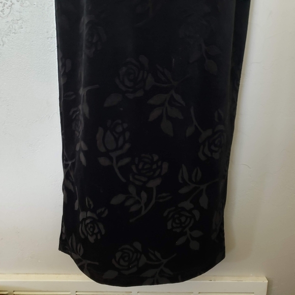 Possessed Vintage 90s Med Sleeveless Black Velvet Maxi Dress Rose Floral Pattern - Picture 3 of 8